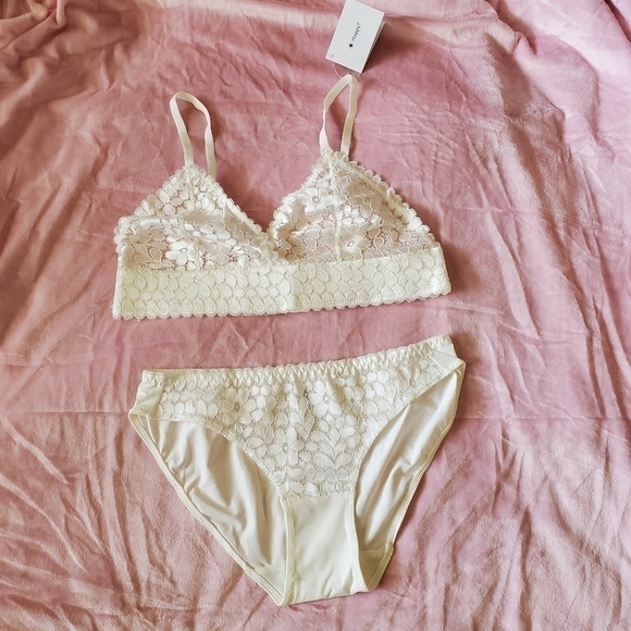 NEW Ivory lace bralette and panty set M - Picture 2 of 6